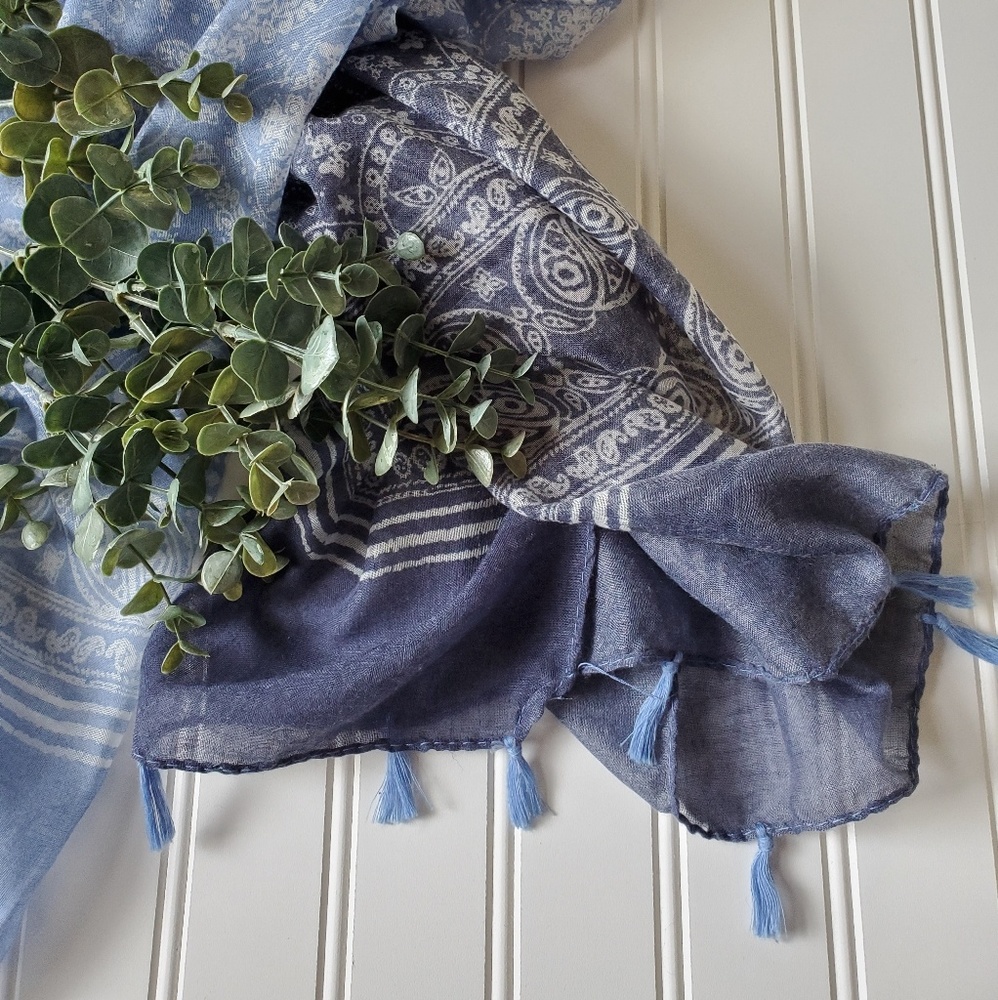 Scarf - Picture 2 of 3